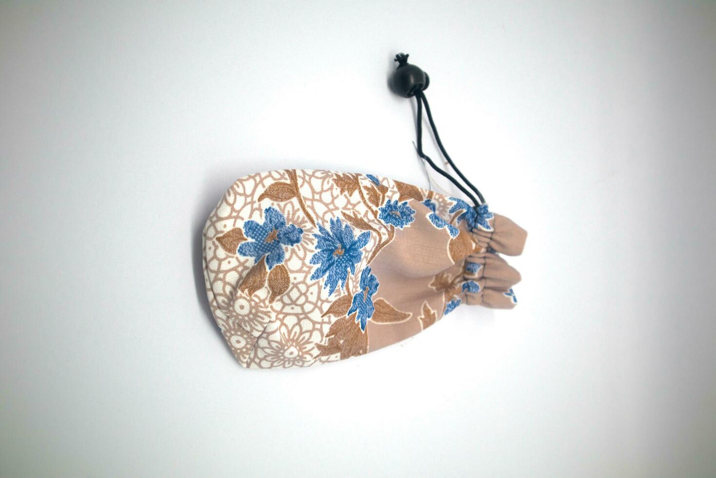 portefeuille avec plante et batik motifs photo