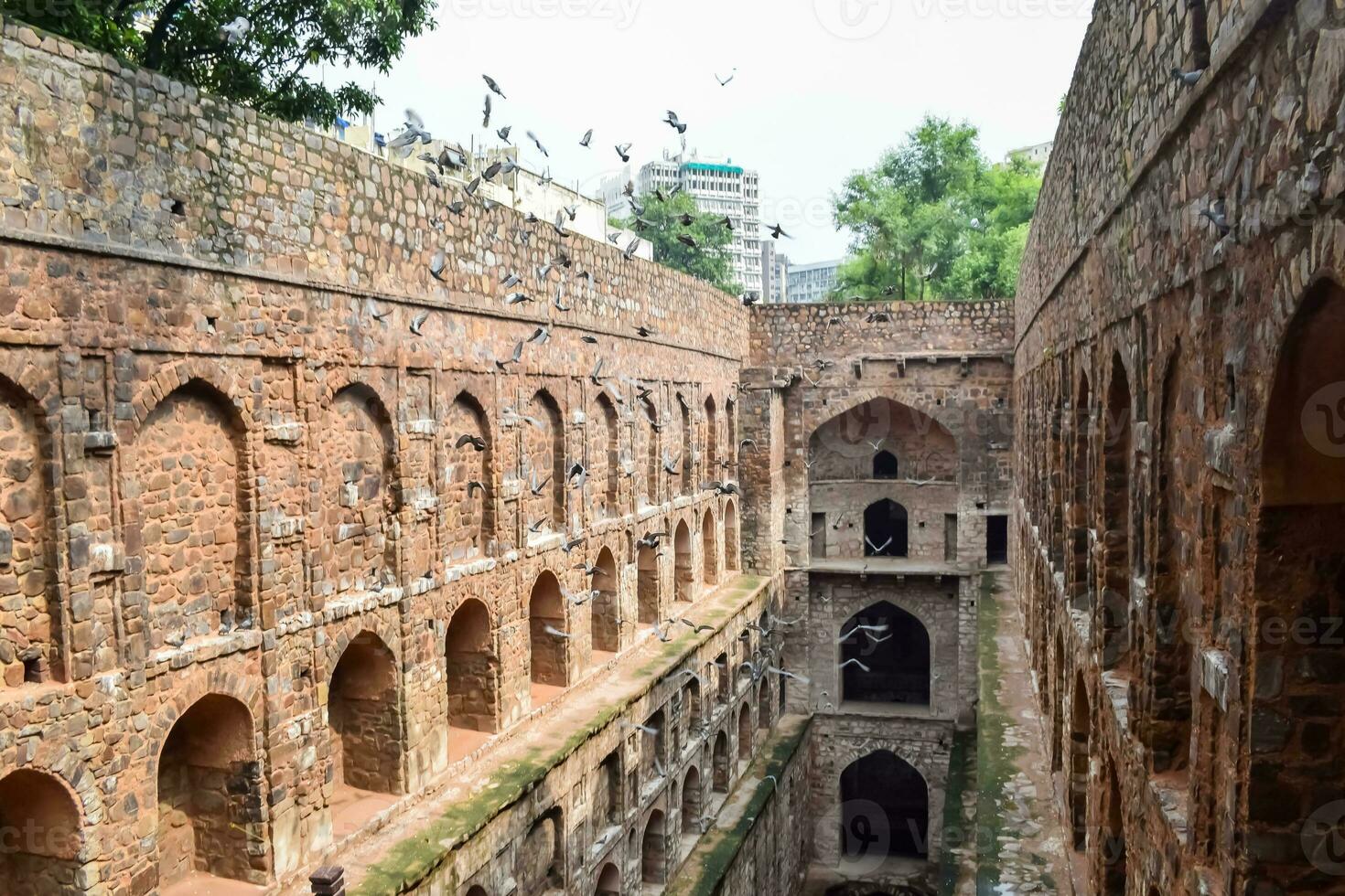 agrasen ki baoli - étape bien située au milieu de connaught placé new delhi inde, ancienne construction archéologique ancienne photo