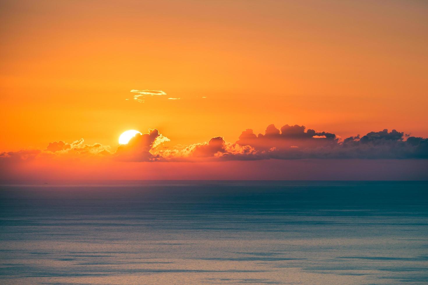 un paysage marin magique aux couleurs vives photo