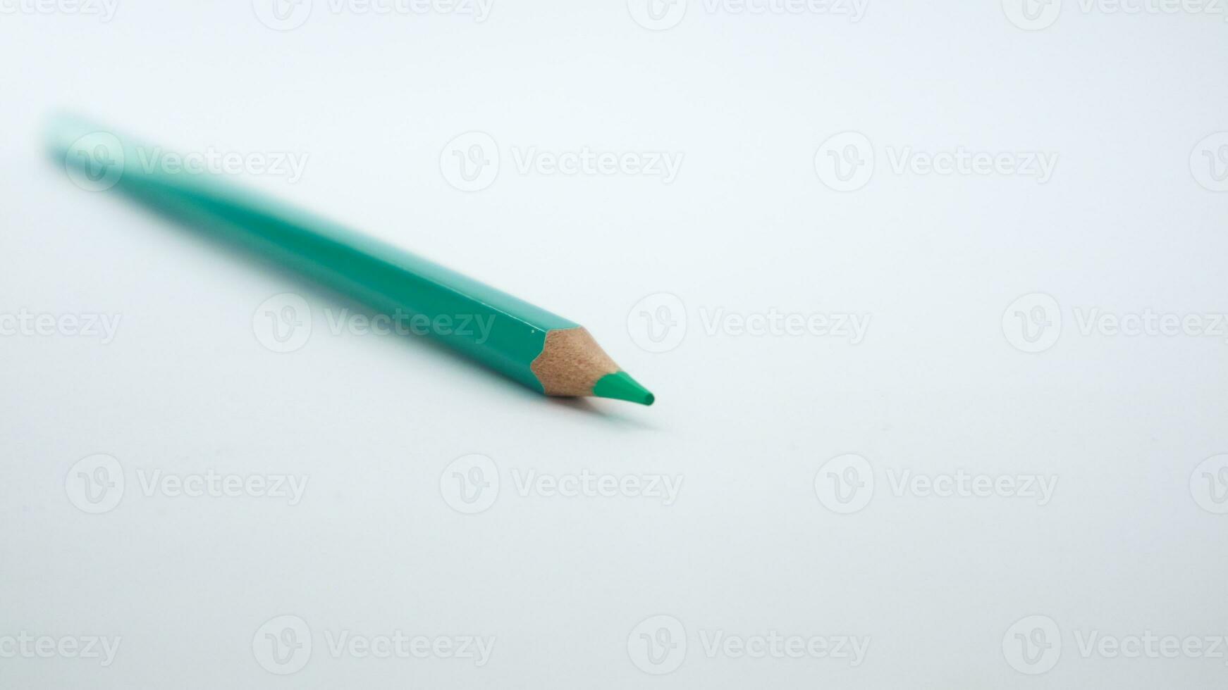 des crayons isolé sur blanc Contexte proche en haut photo