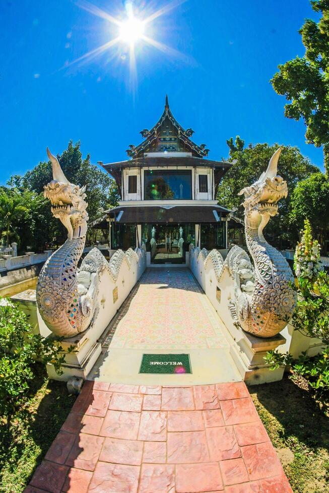 Temple Wat Si Mung Mueang, Chiang Mai, Thaïlande photo