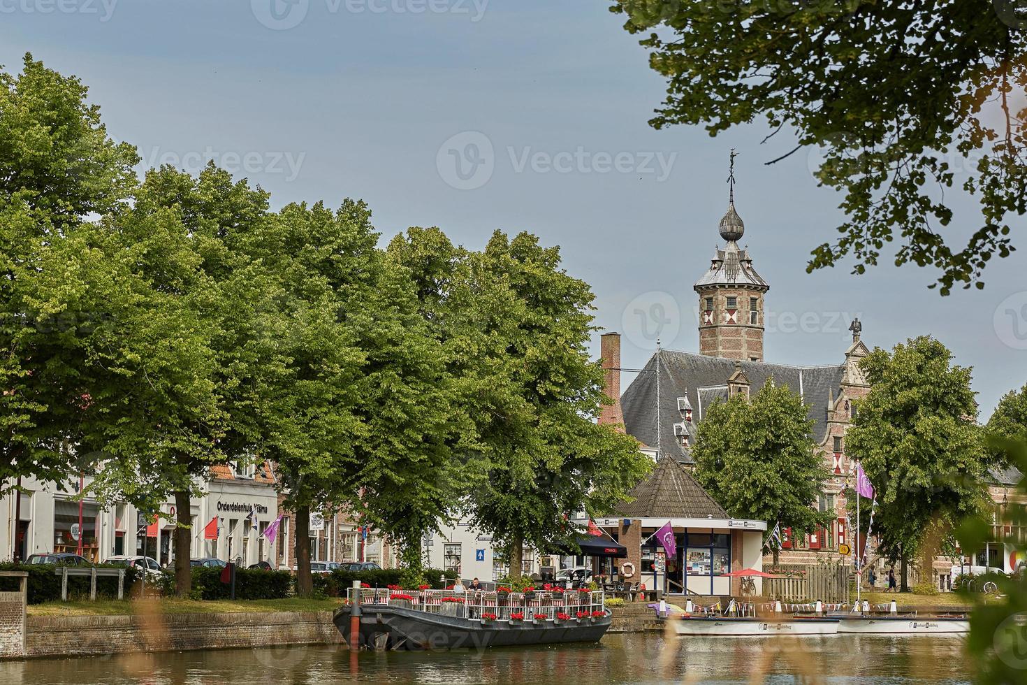 Vue de la rivière et de l'église à Vlissingen Zeeland Pays-Bas photo