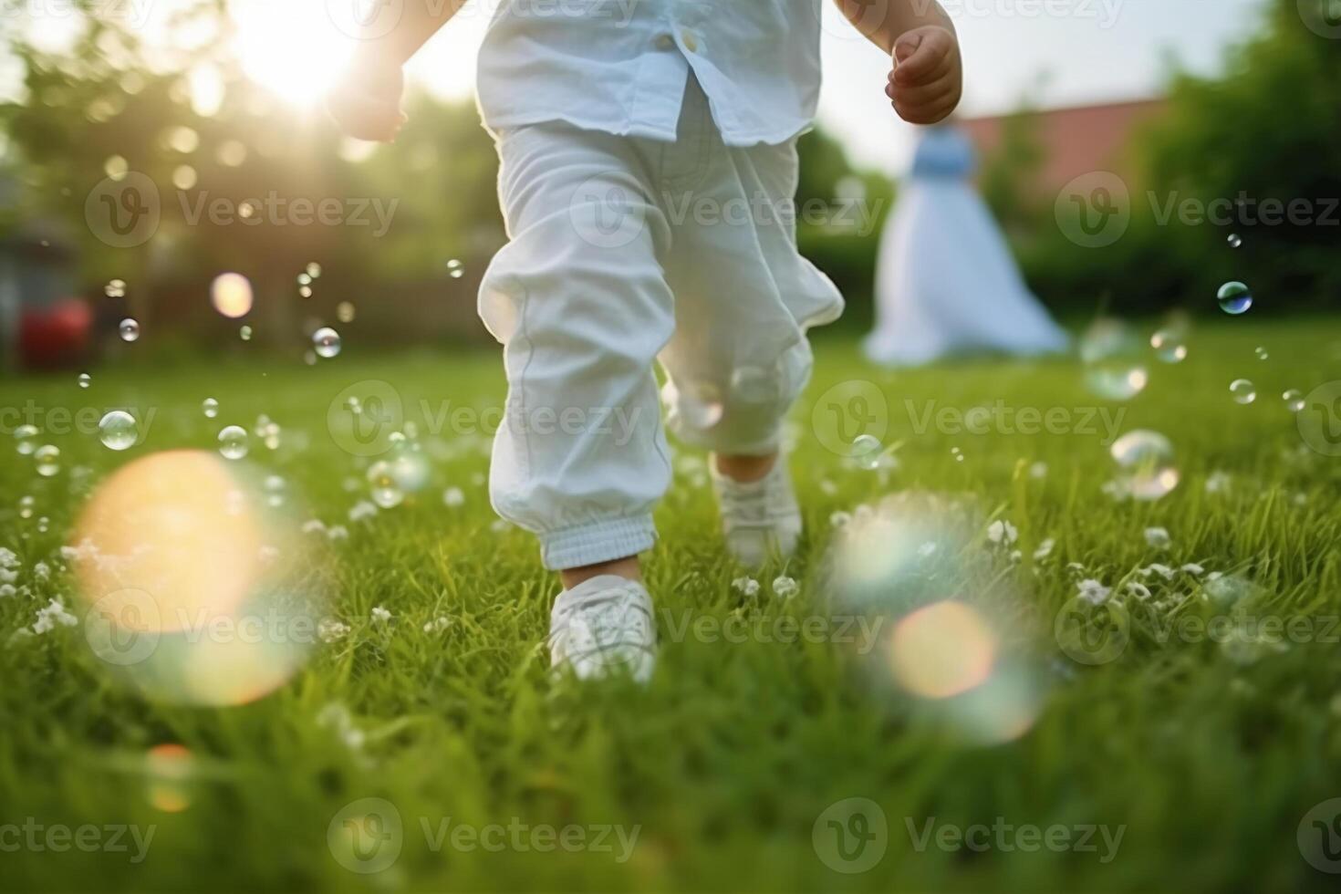 une proche - en haut de gros bulles, flou Contexte de une enfant jambes portant blanc vêtements et fonctionnement autour sur le pelouse. ai génératif photo