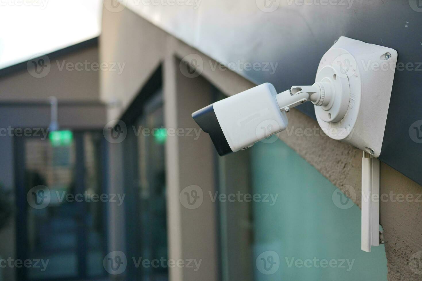 caméra de sécurité cctv fonctionnant à l'extérieur photo