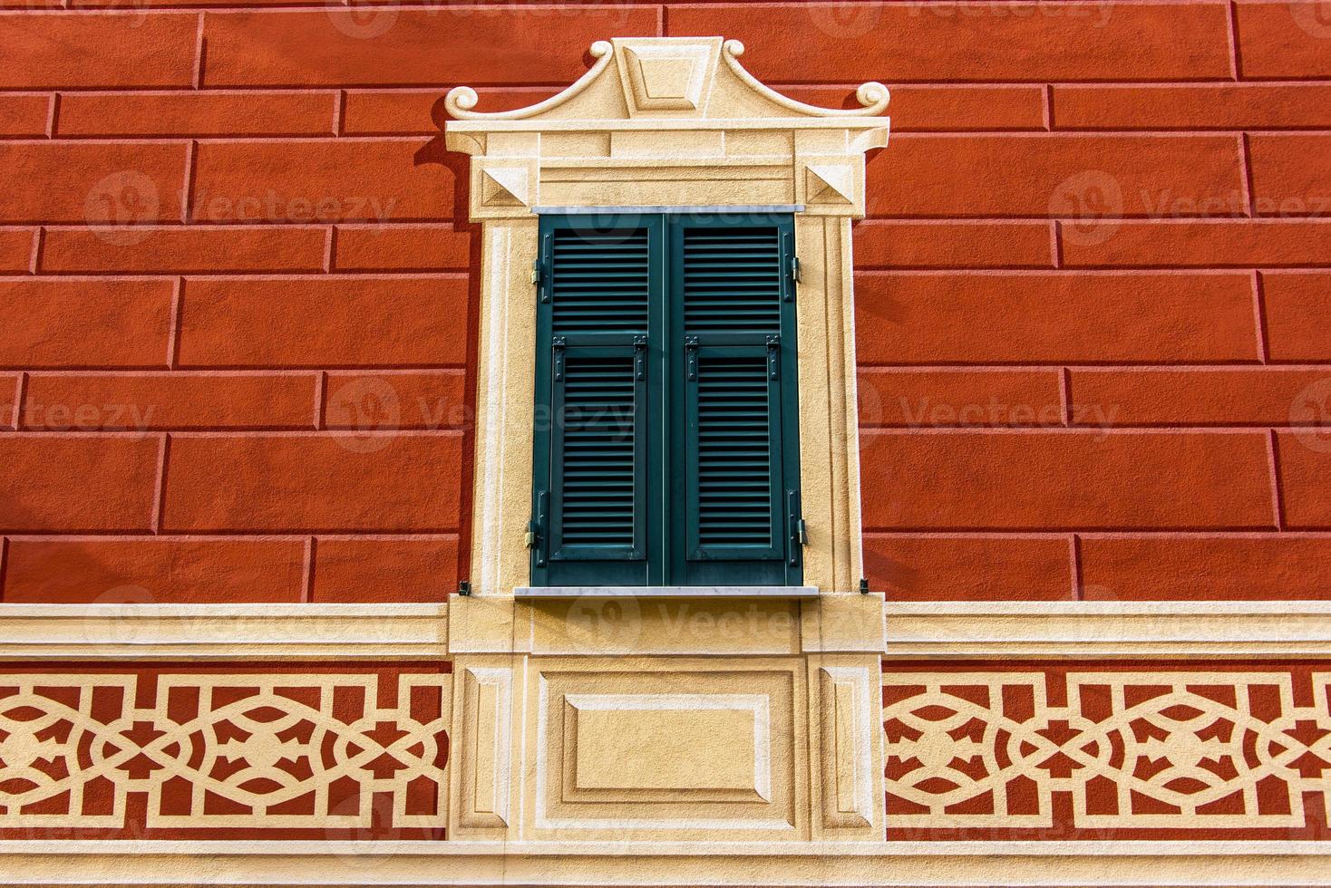 Fenêtre décorée art nouveau à Sestri Levante, Gênes, Ligurie, Italie photo