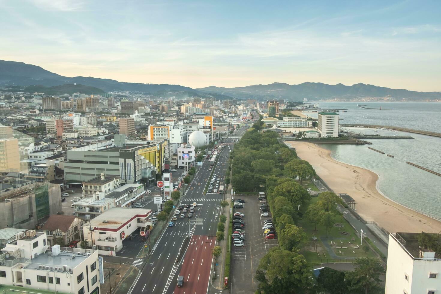 beppu, oita, kyushu, japon - octobre 15, 2018 paysage urbain vue de beppu ville de beppu la tour photo