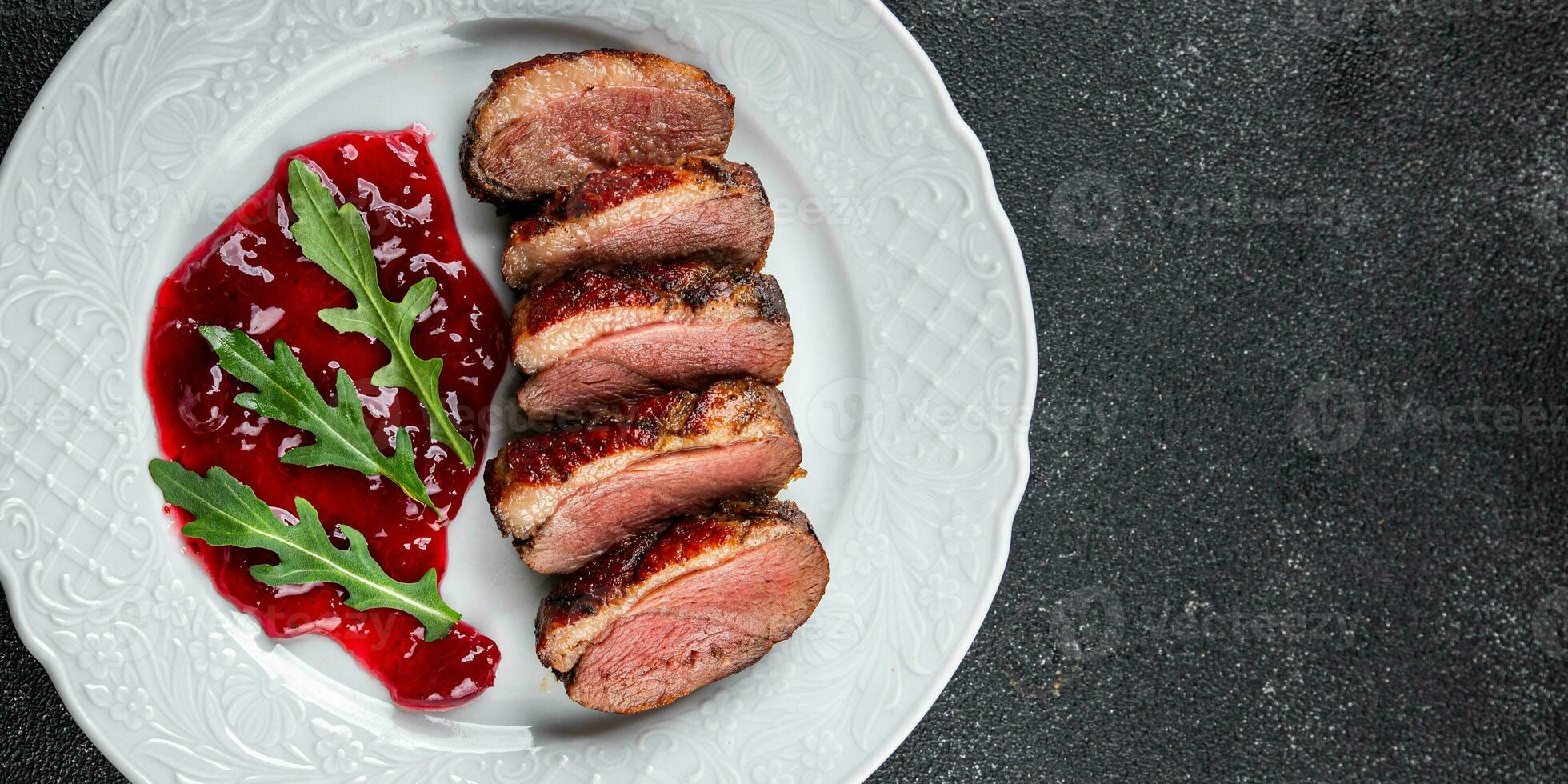 canard Sein rôti Viande la volaille repas nourriture casse-croûte sur le table copie espace nourriture Contexte rustique Haut vue photo