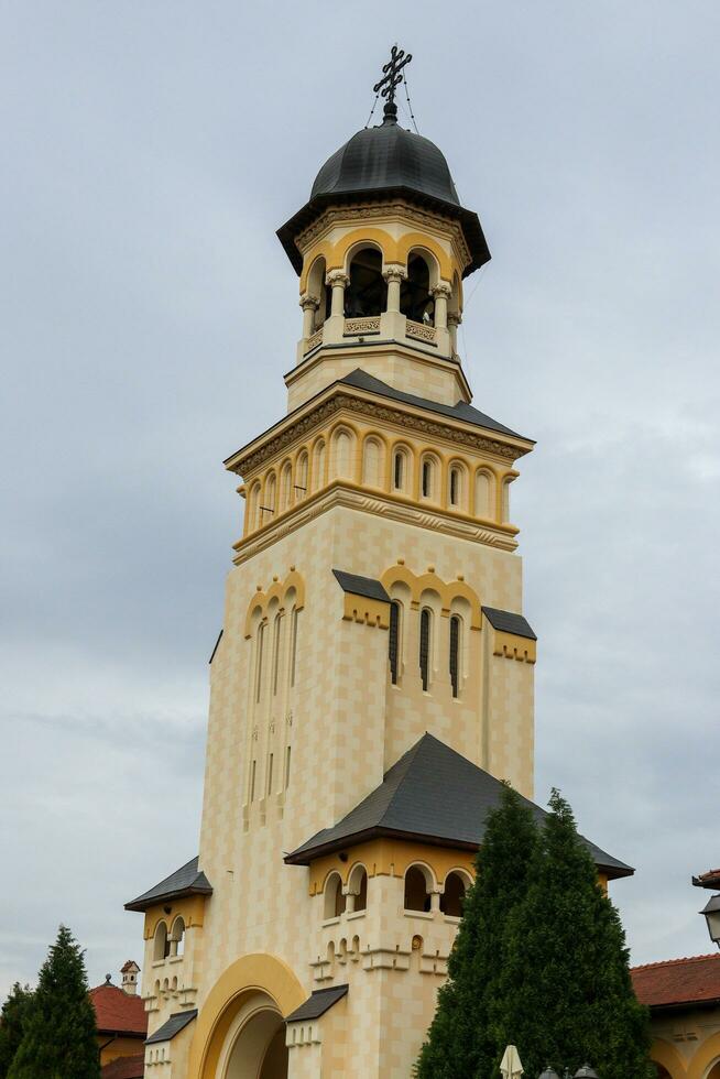 le couronnement cathédrale dans Alba iulia immortalisé de différent angles photo
