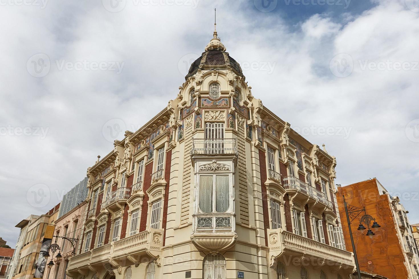 Belle façade ancienne d'une maison à Carthagène en Espagne photo