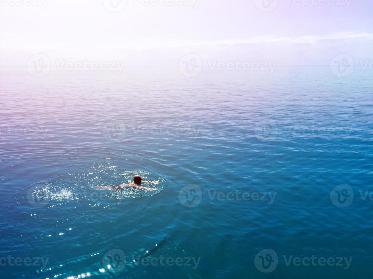 homme dans l'océan photo