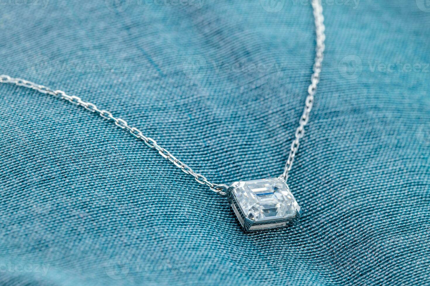 blanc or diamant pendentif Collier photo