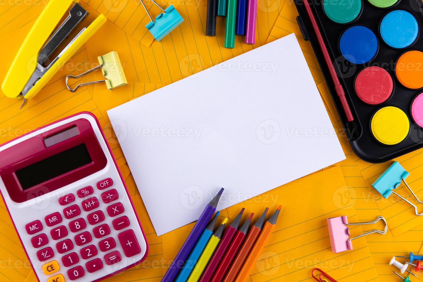 retour à l'école fournitures de bureau photo