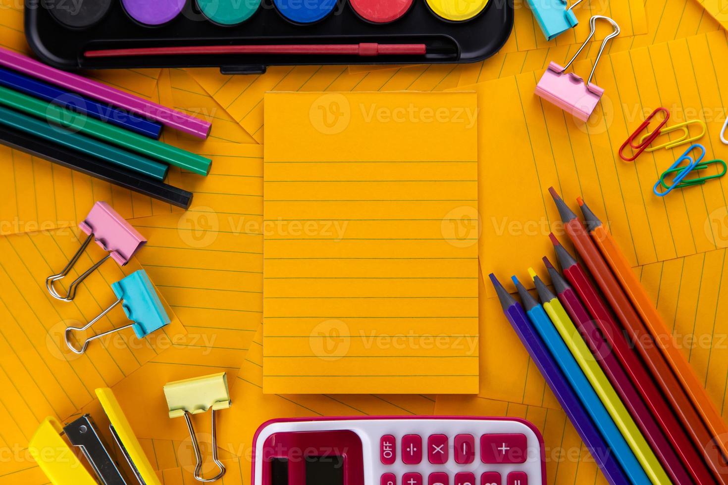 retour à l'école fournitures de bureau photo