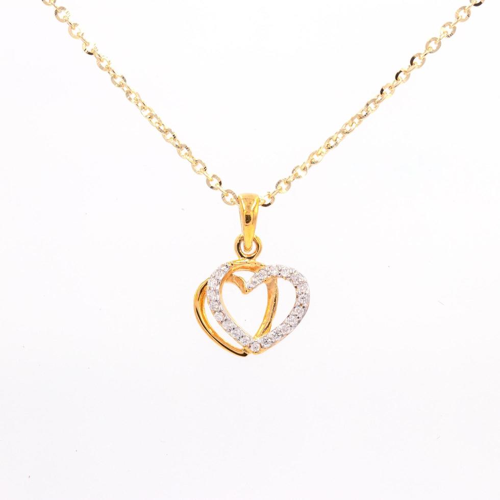 pendentif diamant en or 9 carats avec collier photo