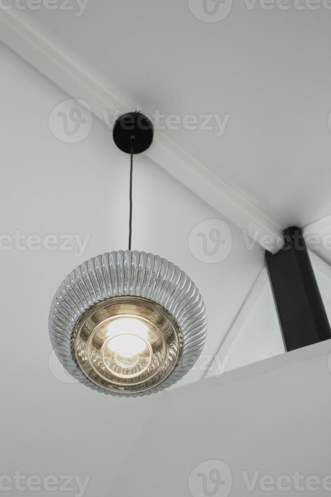 lampe suspendue au plafond photo