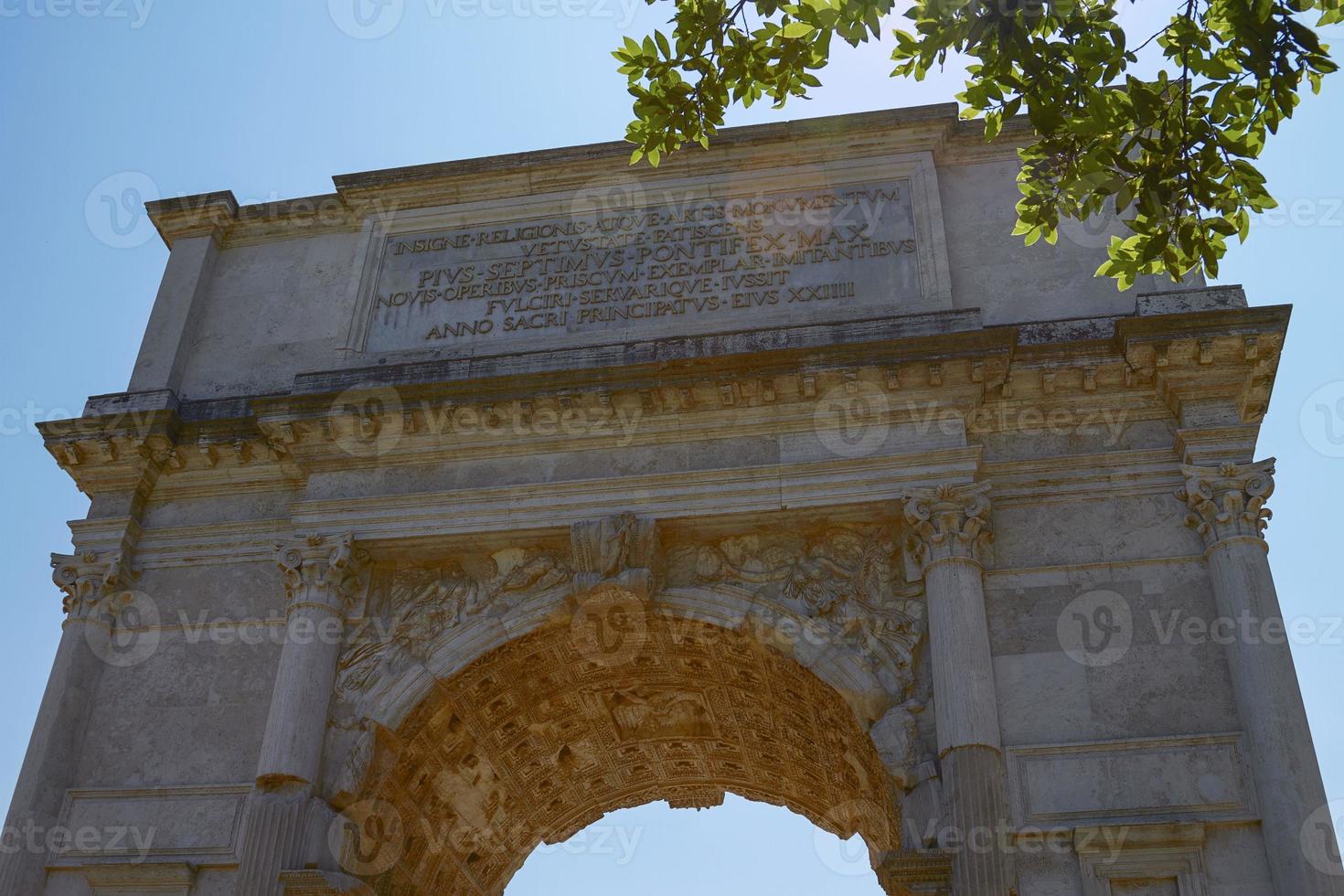 L'arc de triomphe de Titus à Rome Italie photo