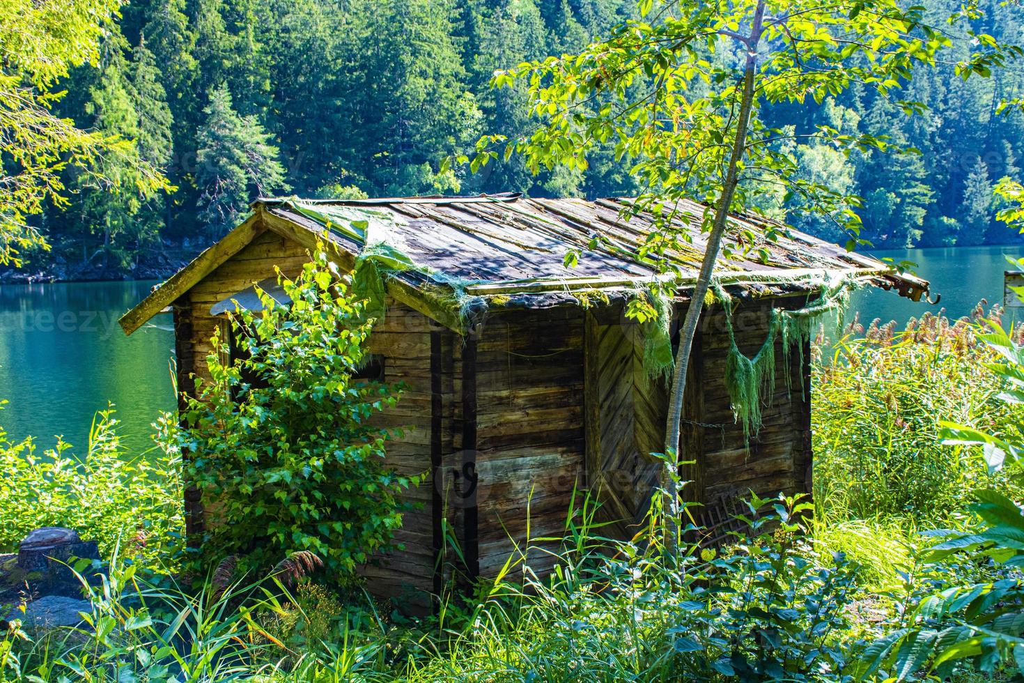 cabane au bord du lac Piburgersee photo