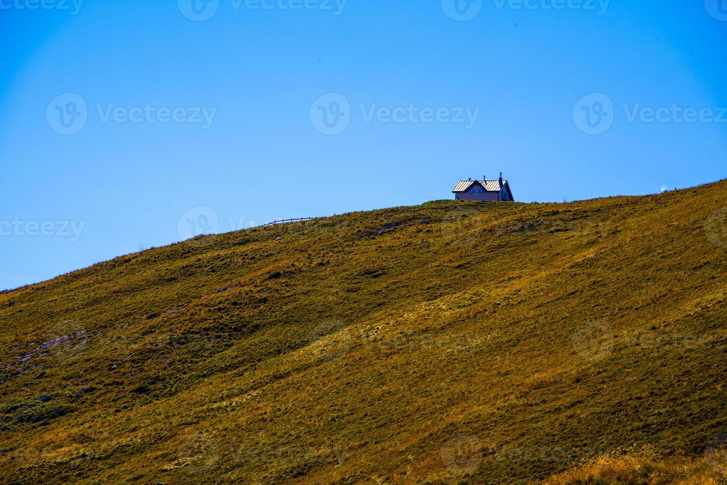 Cabane au sommet du Monte Altissimo, Trento, Italie photo