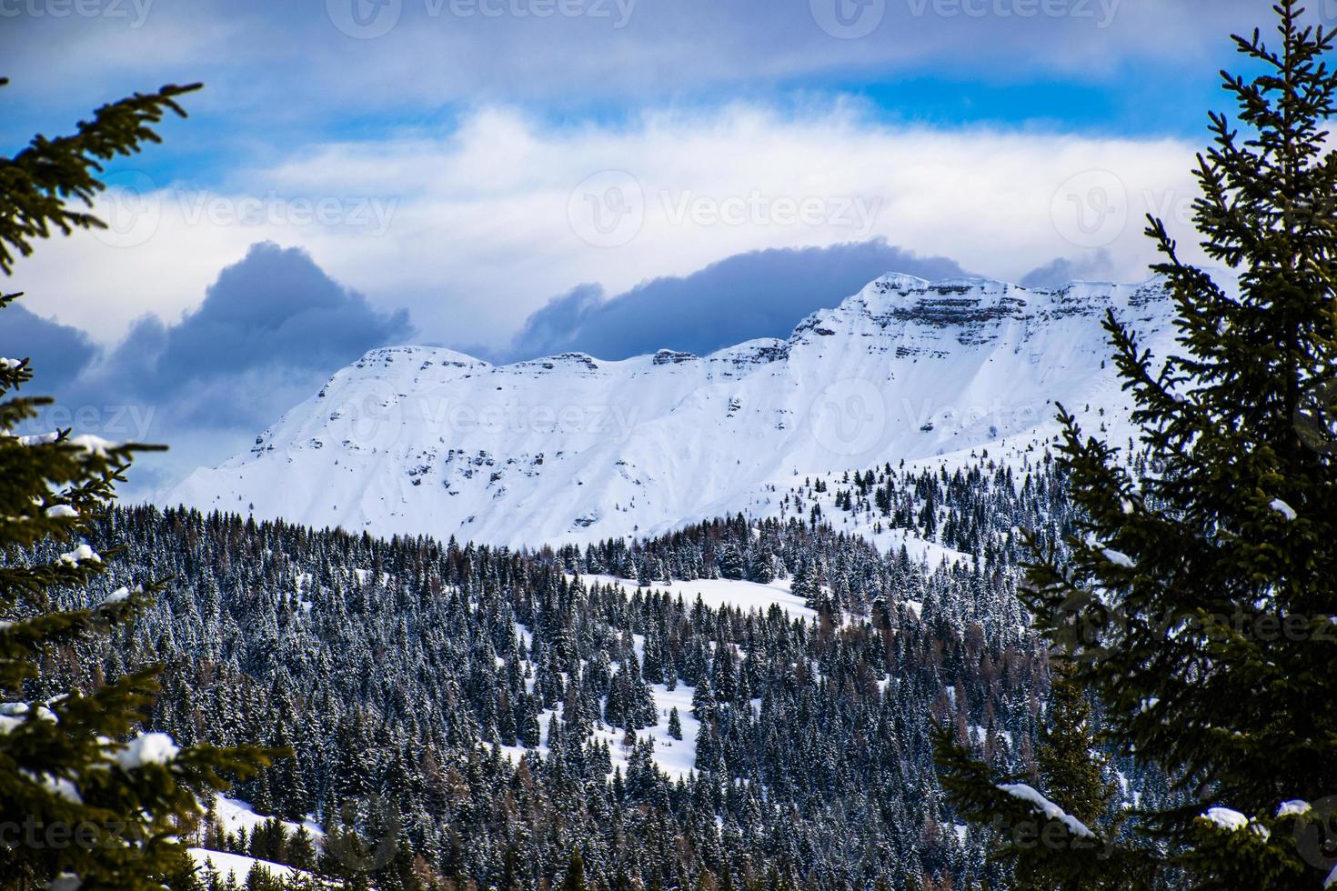 Cima dodici recouvert de neige photo