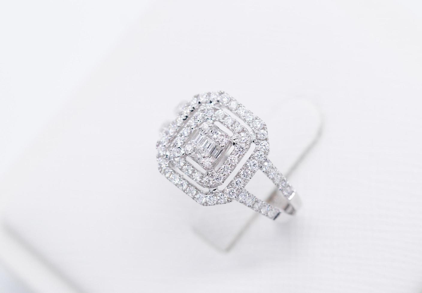 bague en diamant en or 9 carats photo