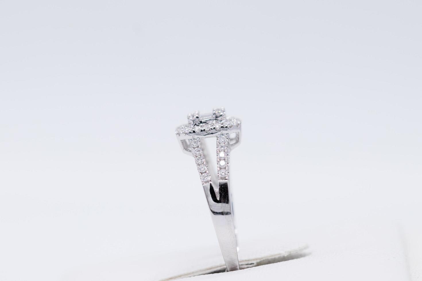 bague en diamant en or 9 carats photo