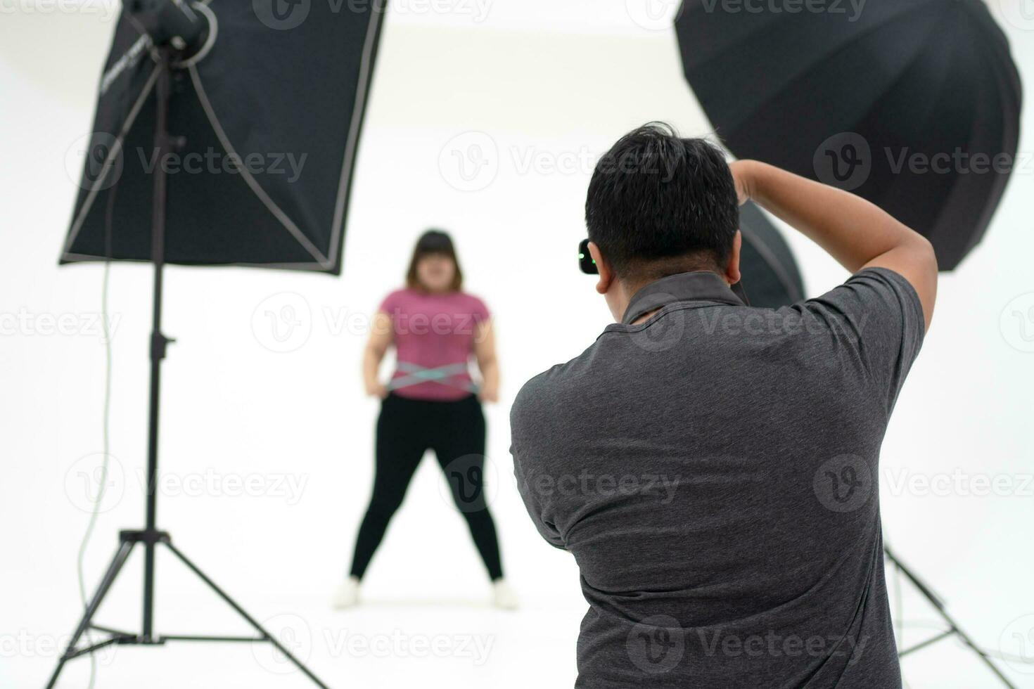 photographe prendre une photo dans le studio