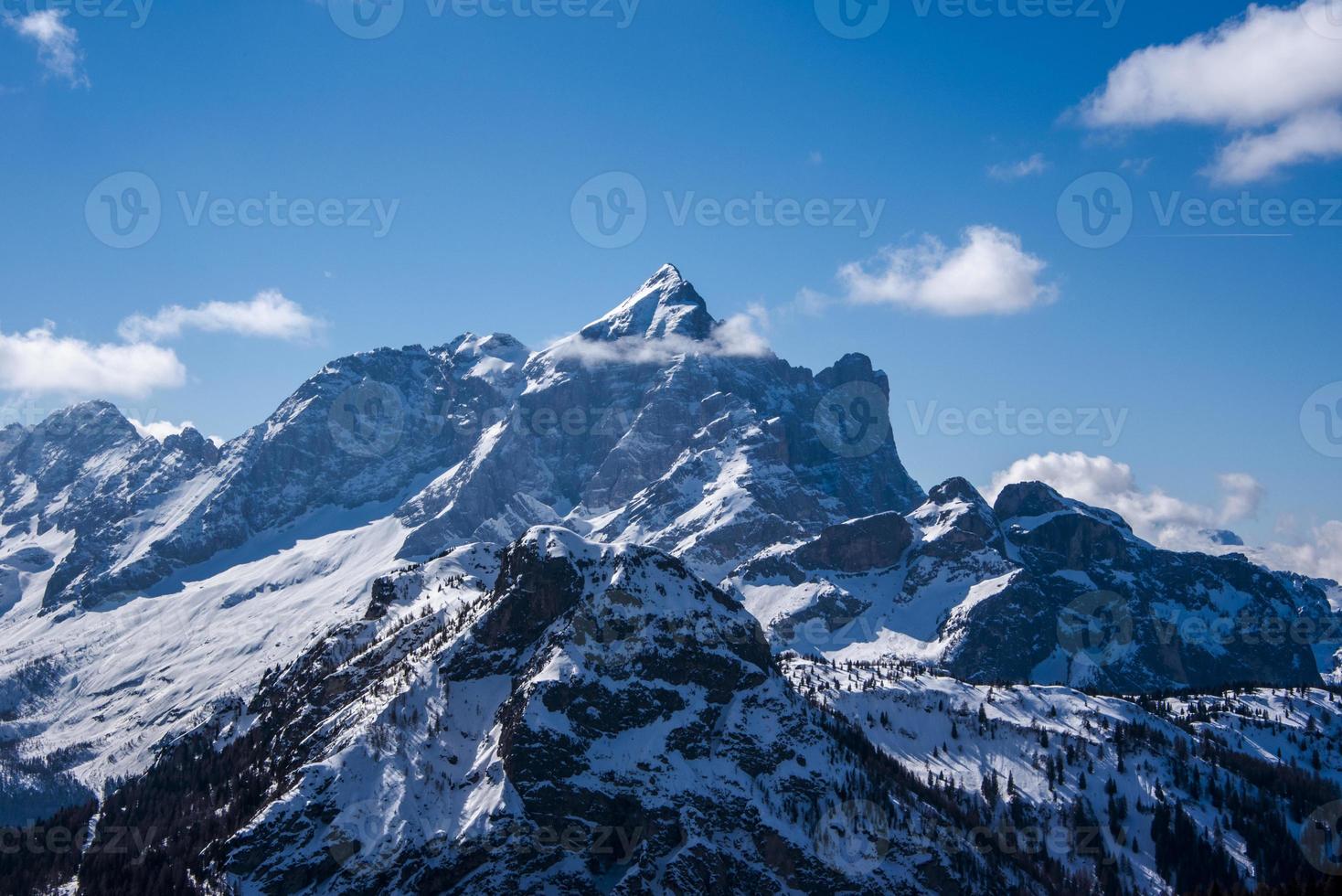 pics des dolomites en hiver photo