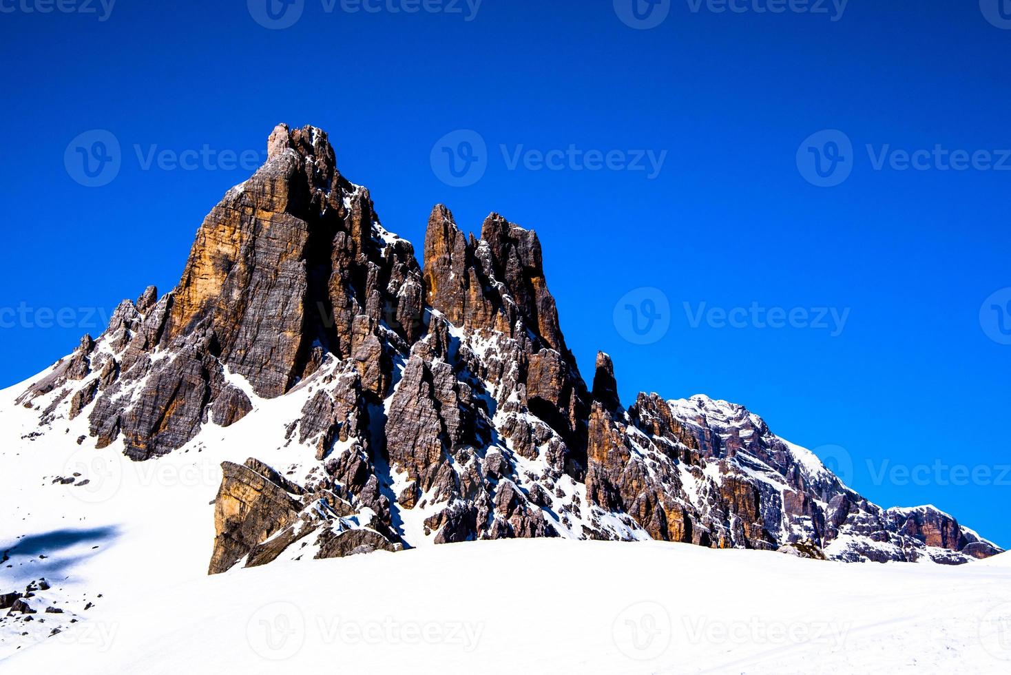 pics des dolomites en hiver photo