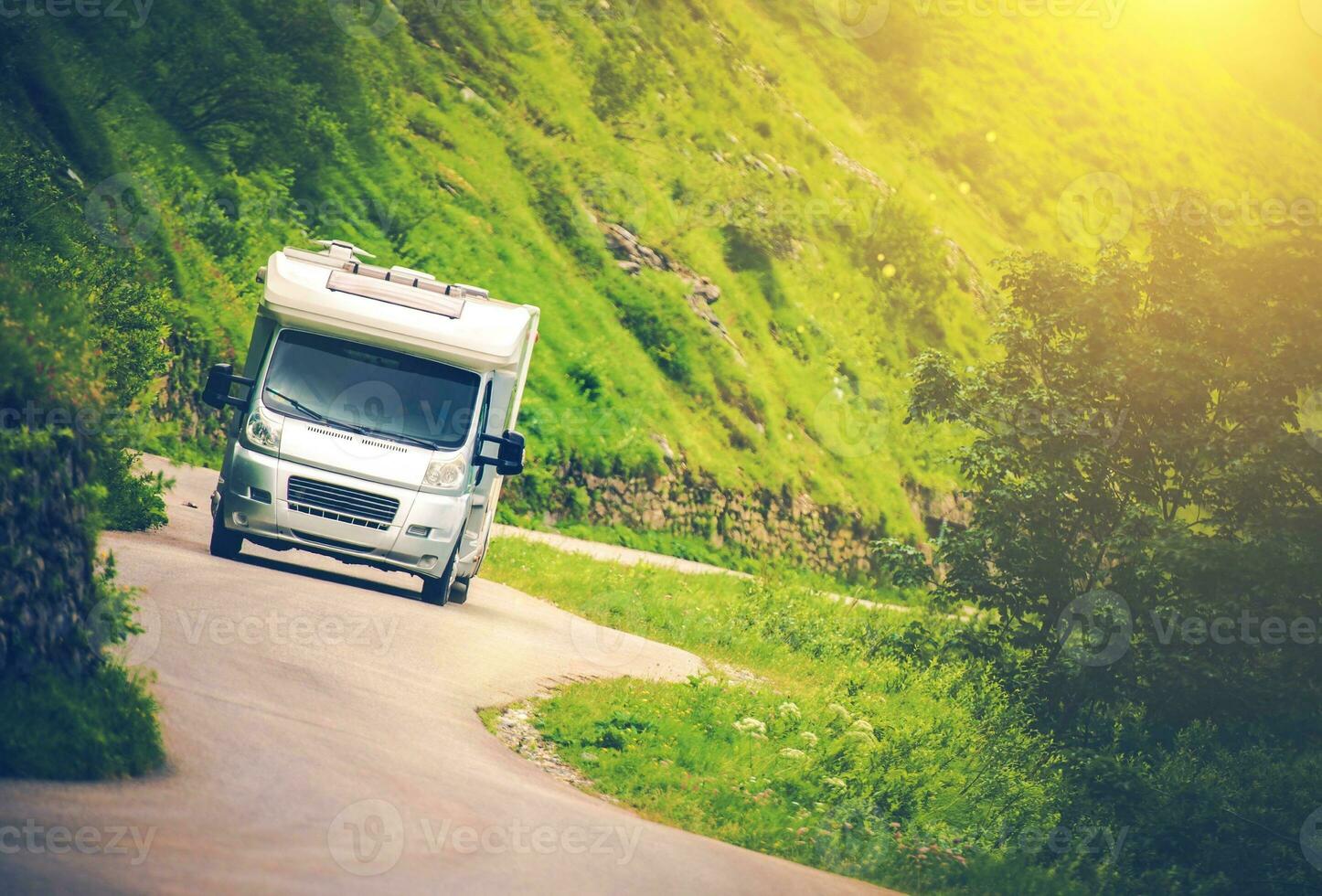 campeur van route voyage photo