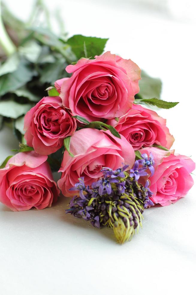 bouquet de roses naturelles roses rouges photo