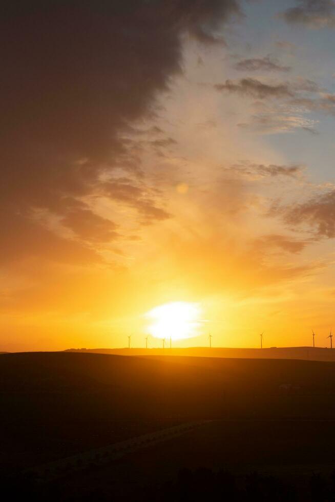 lever du soleil dans le champ haute contraste photo