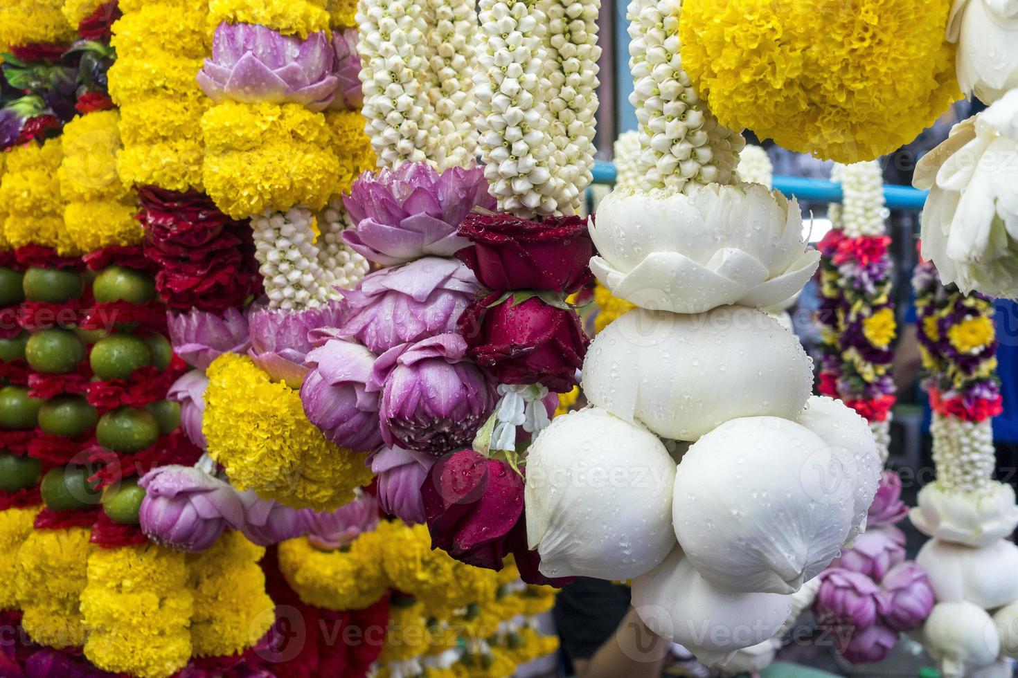 fleurs religieuses sur le marché photo
