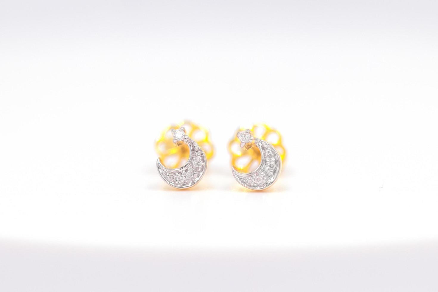 boucle d'oreille diamant or 9 carats photo