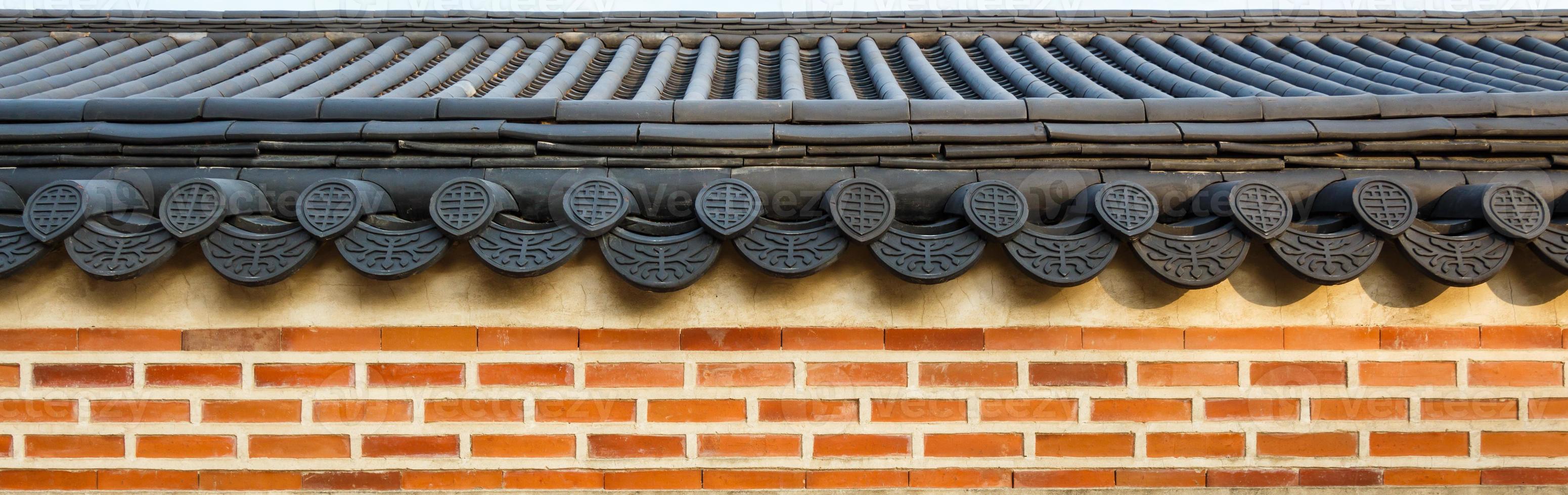 Toit sur mur dans le palais de Gyeongbokgung en Corée du Sud photo