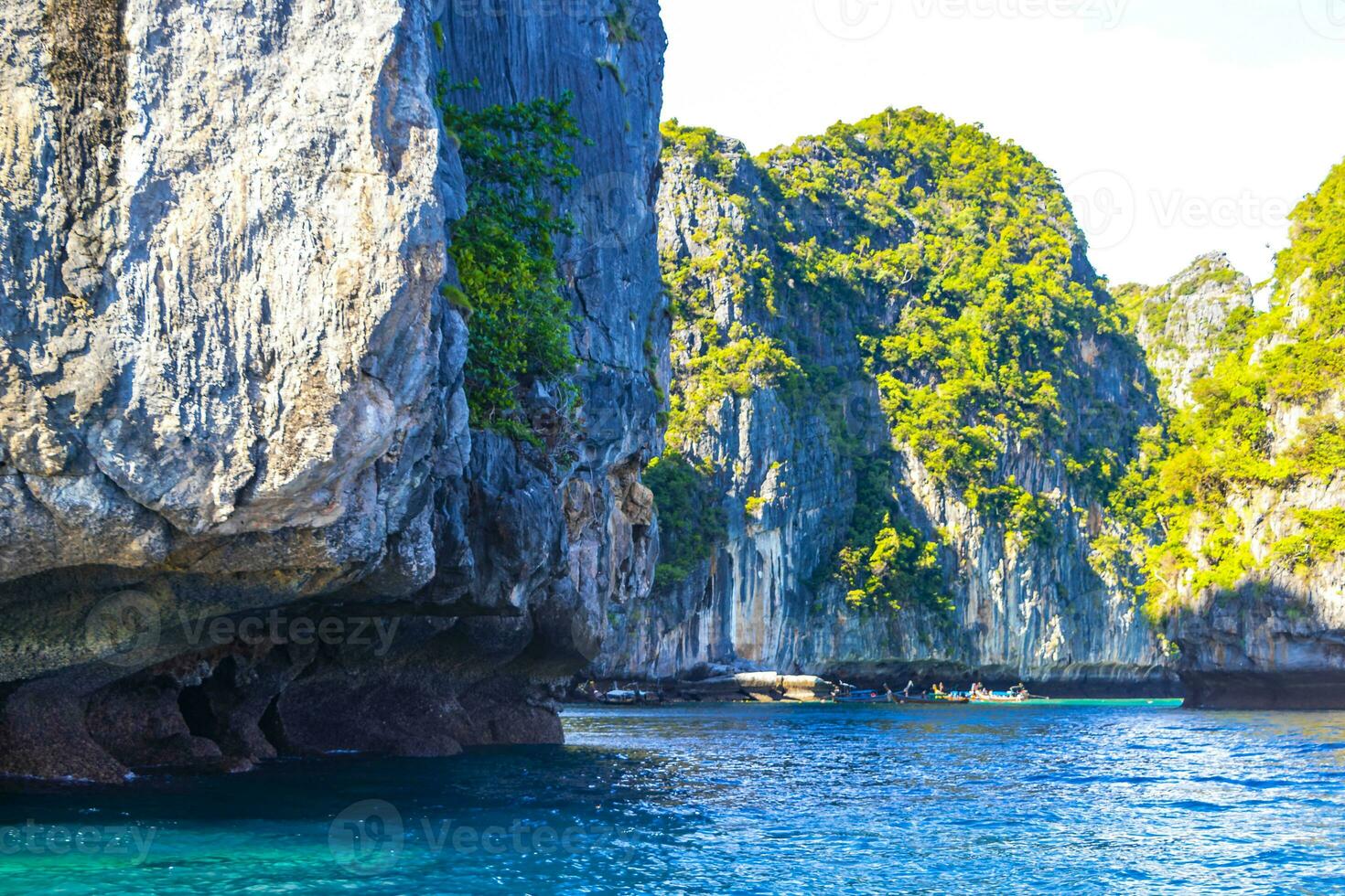 koh phi phi leh Thaïlande île plage lagune calcaire rochers. photo