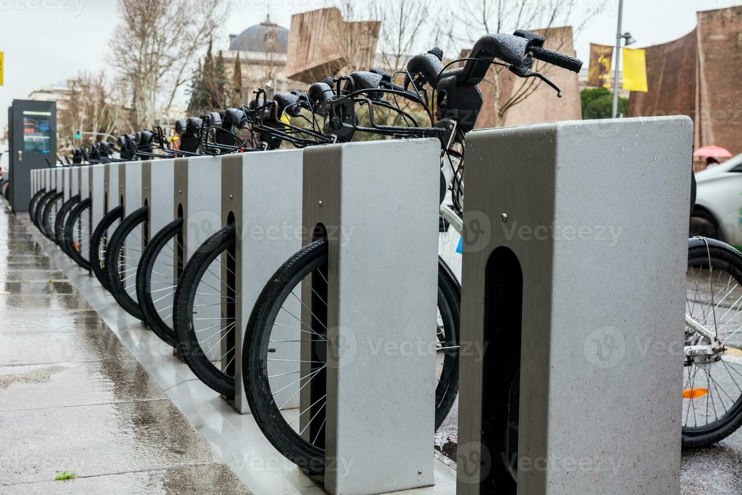 Publique bicyclette de location station à Madrid ville centre dans Espagne photo