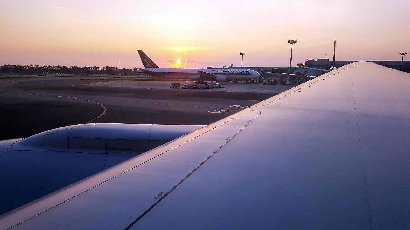 L'aéroport de Changi, Singapour, 7 janvier 2016 - vue depuis la fenêtre de l'avion photo