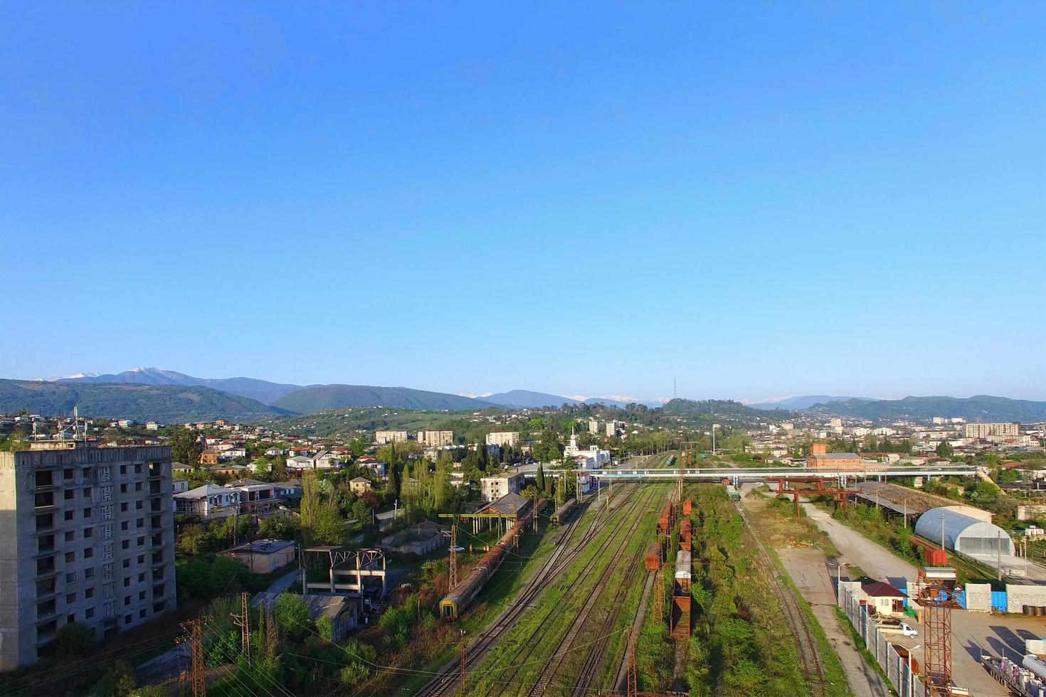 vue aérienne du paysage urbain avec le chemin de fer photo