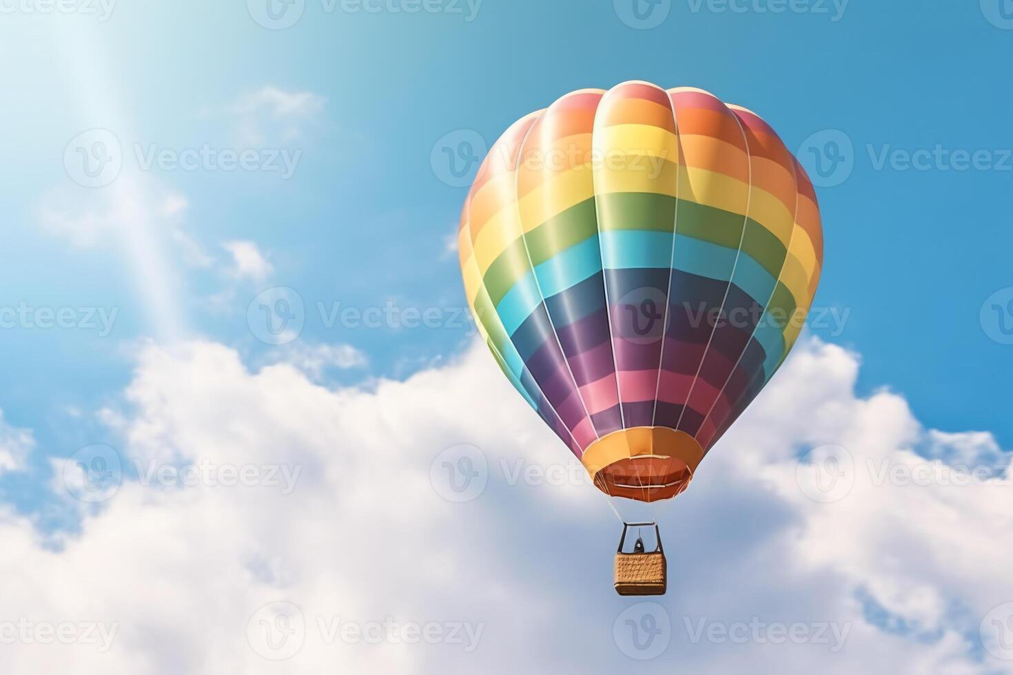 Ballon Coloré Flottant Dans Le Plein Vol Contre Un Ciel Bleu