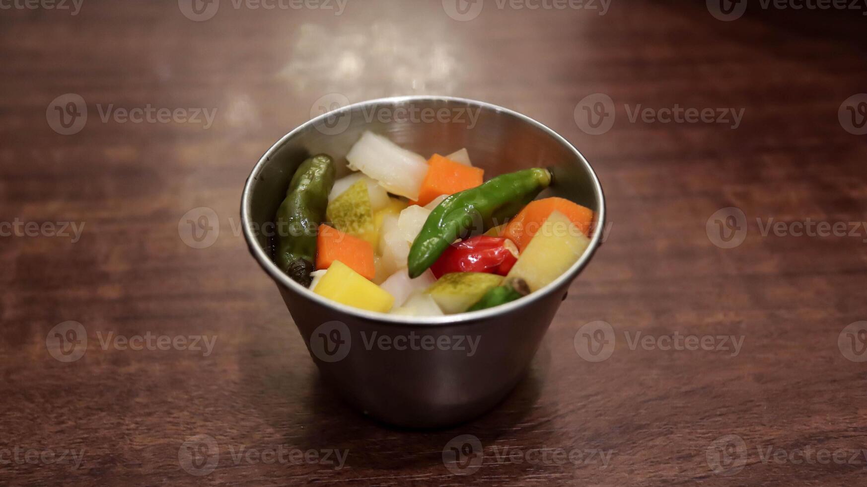 une voiture est une type de légume cornichon de maritime sud-est Asie, plus fréquent dans Indonésie, Malaisie, Singapour et brunei. servi comme le condiment pour tout repas. photo