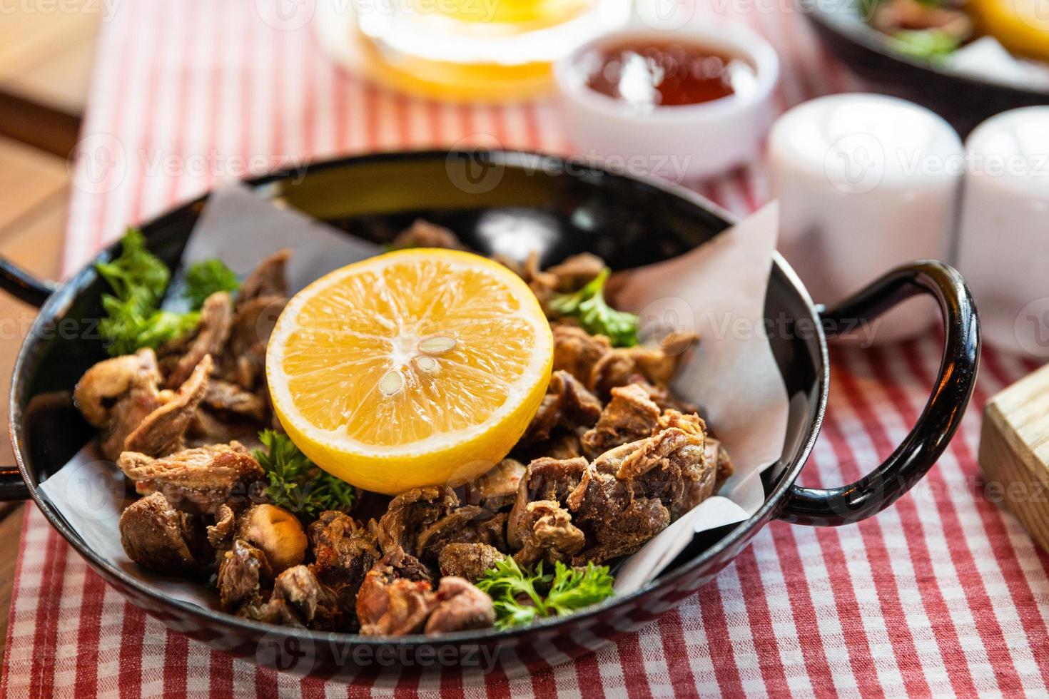 savoureux repas de viande roulette au citron close up photo