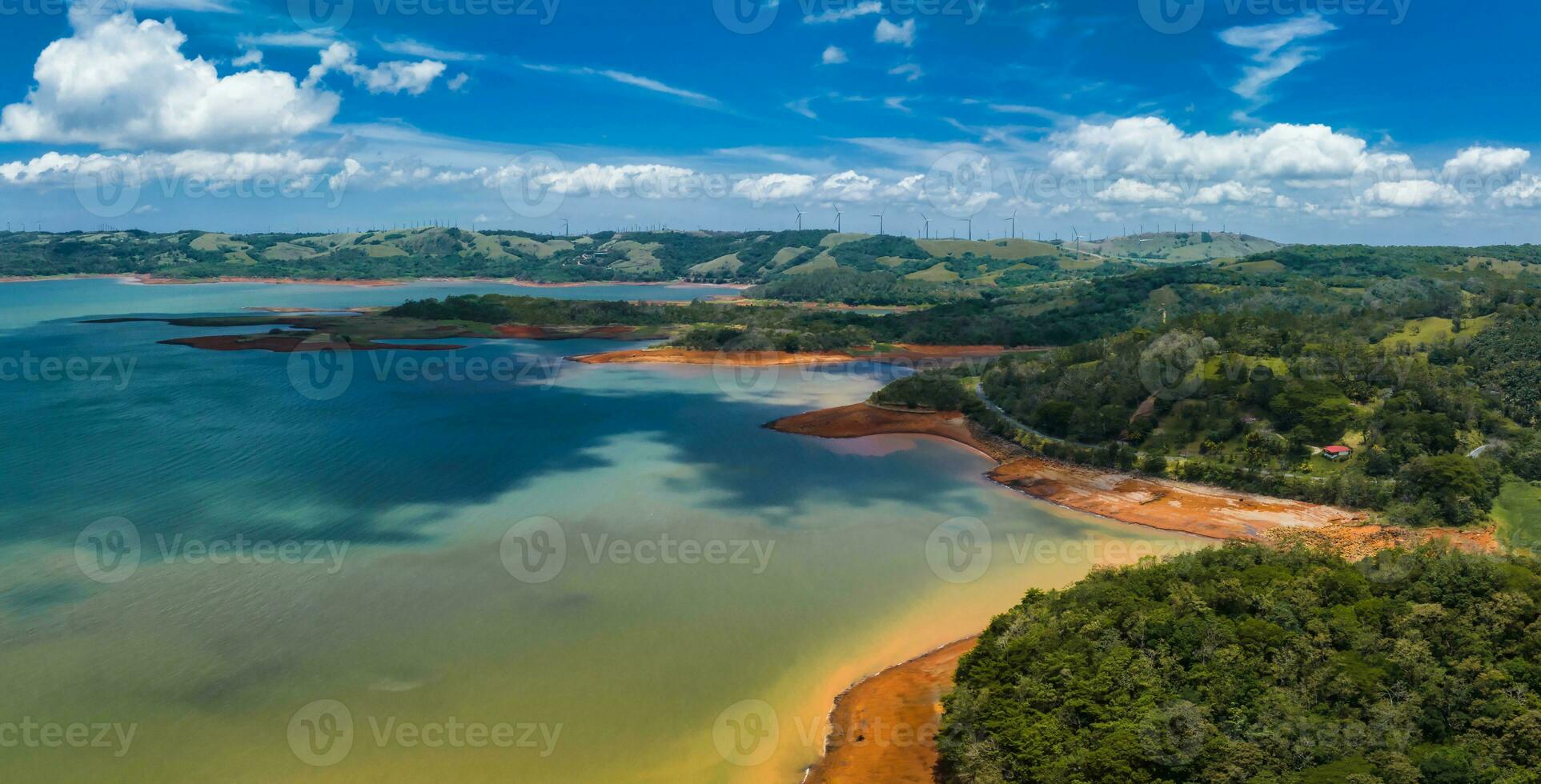 panoramique vue de arénal Lac dans central costa rica photo