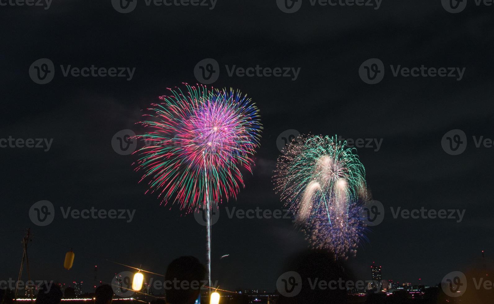 festival de feux d'artifice en été à tokyo photo