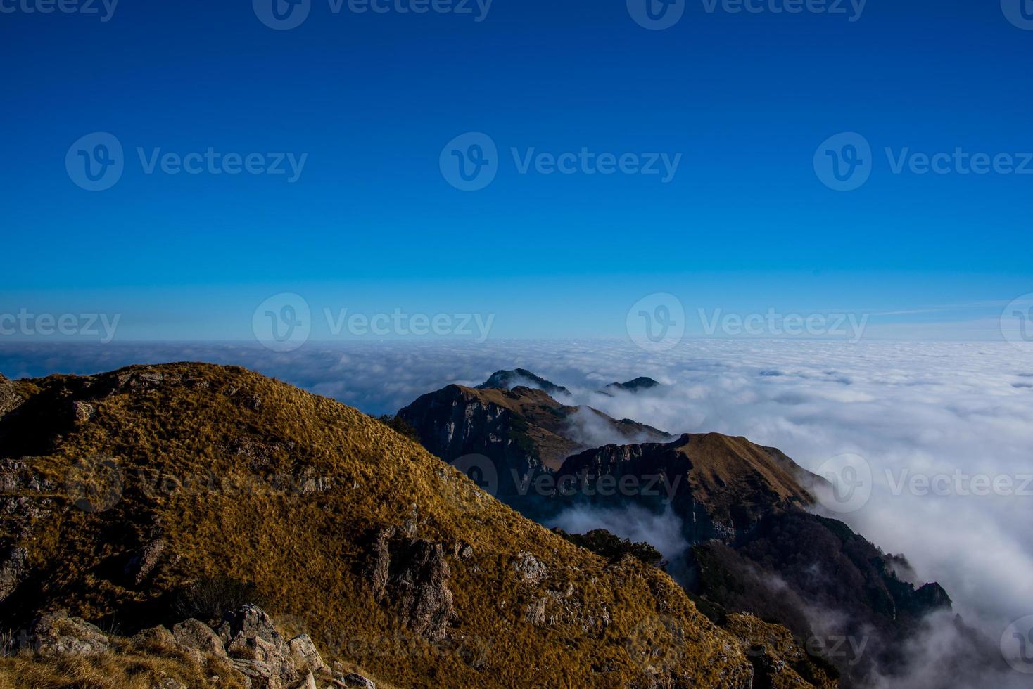 nuages et montagnes trois photo