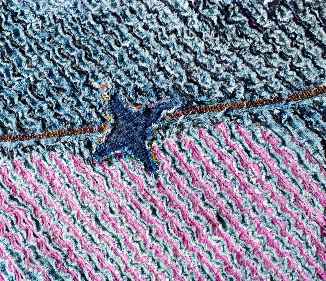 tapis chenille en denim et coton, texture moelleuse photo