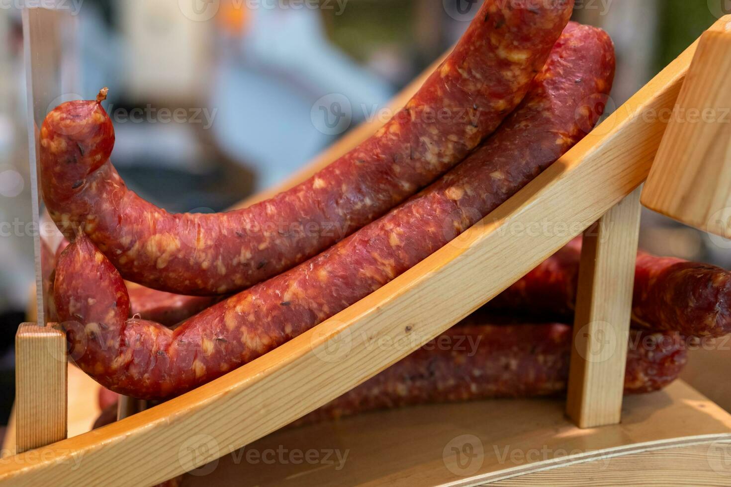 saucisse sur une en bois étagère photo