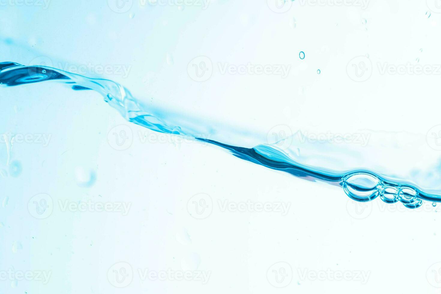 Contexte image de en mouvement l'eau dans vagues isolé sur blanc arrière-plan, clair eau, l'eau bulles, macro photo