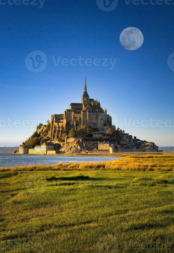 mont saint-michel forteresse monastère dans France photo