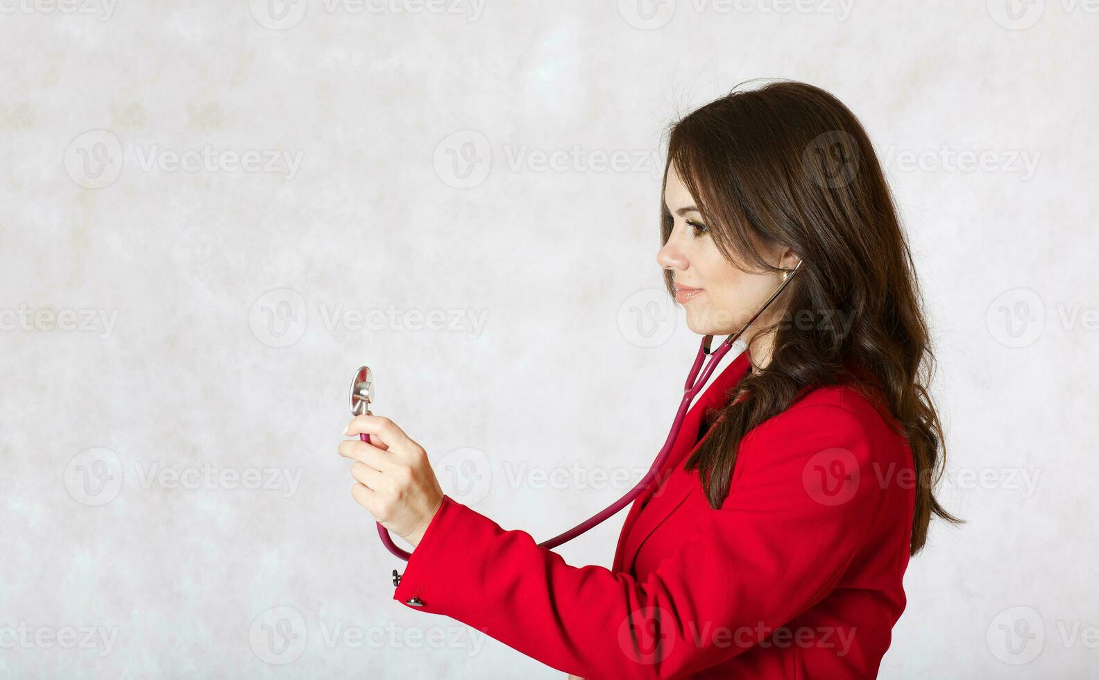 Jeune femme avec une stéthoscope. fermer photo