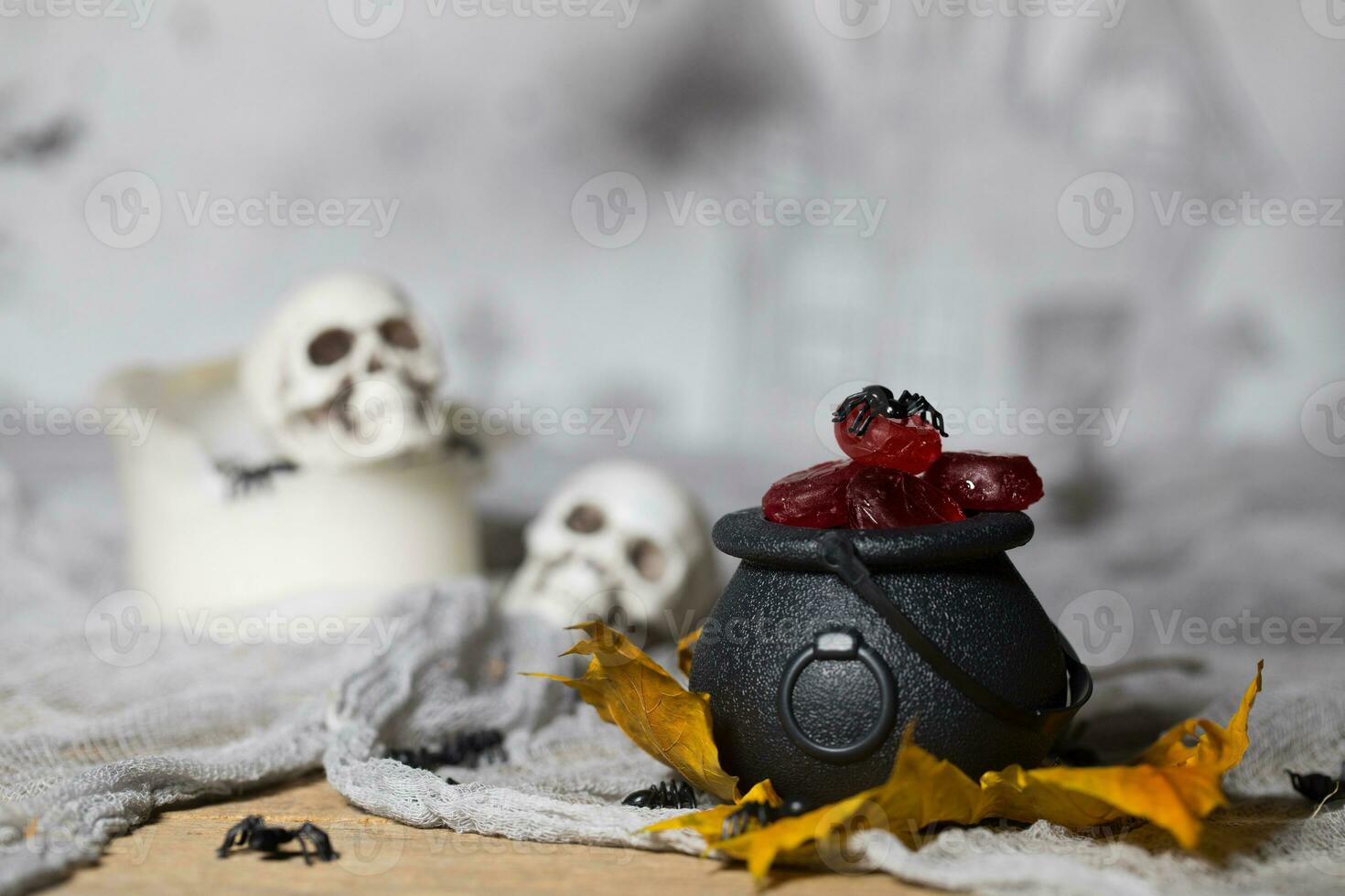 tour ou traiter - des sucreries dans chaudrons pour Halloween. photo